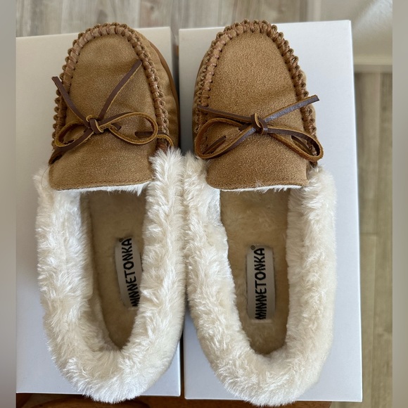 Minnetonka Moccasin slippers - Picture 7 of 12